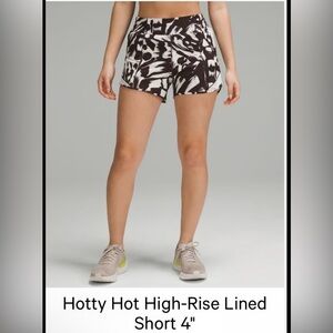 Lululemon Hotty Hot Shorts High Rise - Sz 2 ****